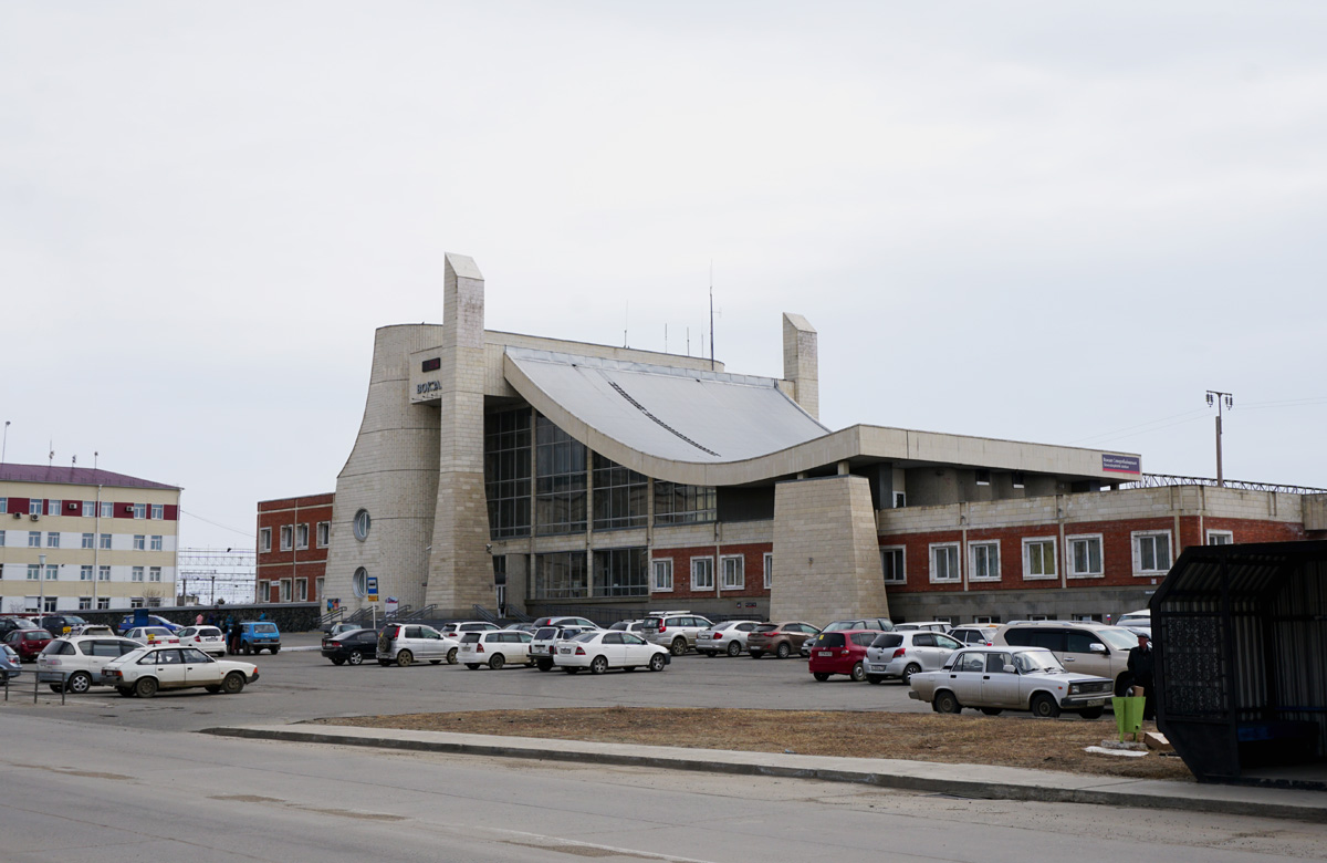 Severobaikalsk, Severobaikalsk Station: Intended to evoke a ship?