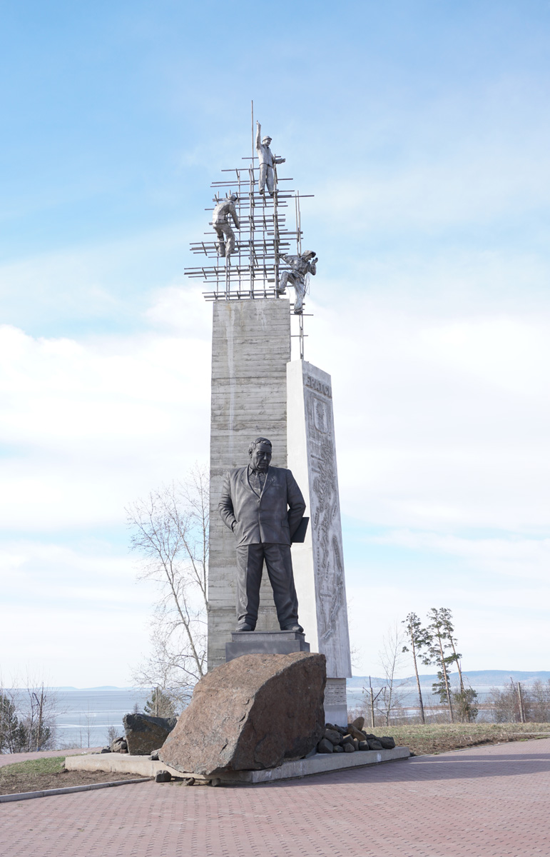 The Mighty Bratsk Dam, Dam Builders Monument With statue of the Chief Architect