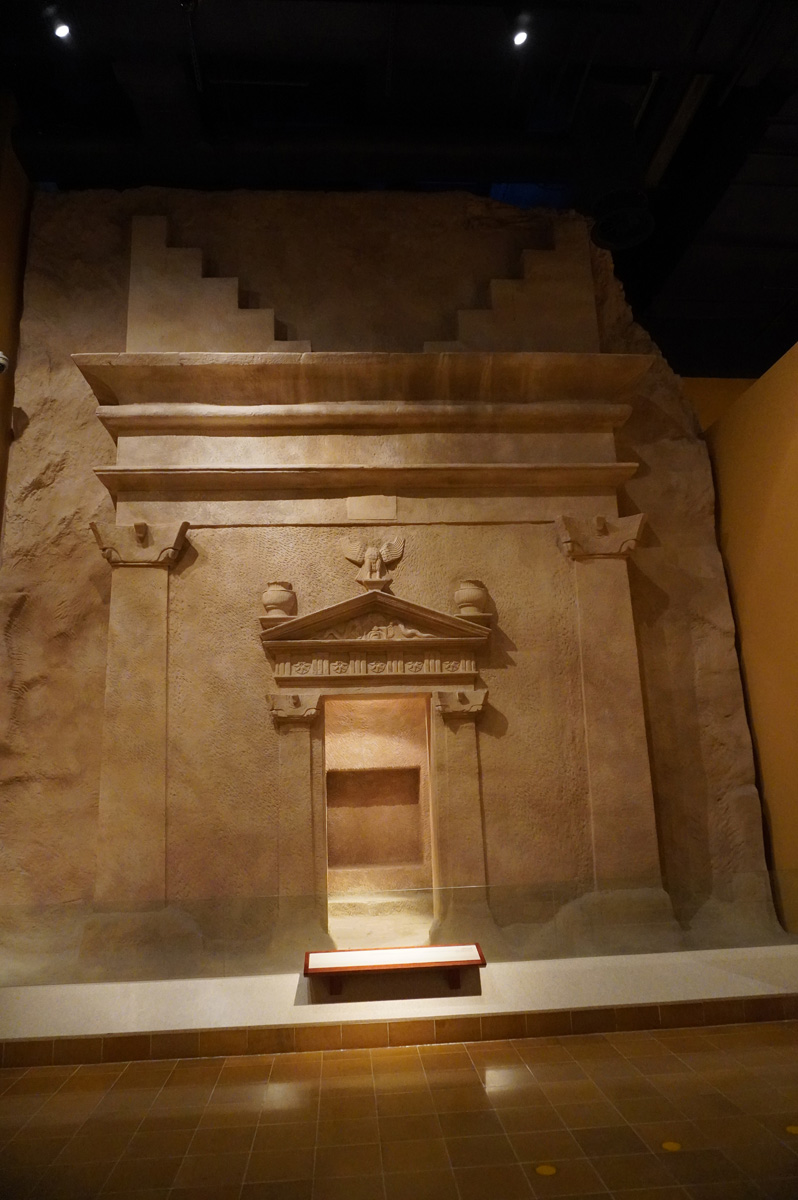 Riyadh: National Museum, Replica of Madain SalehTomb