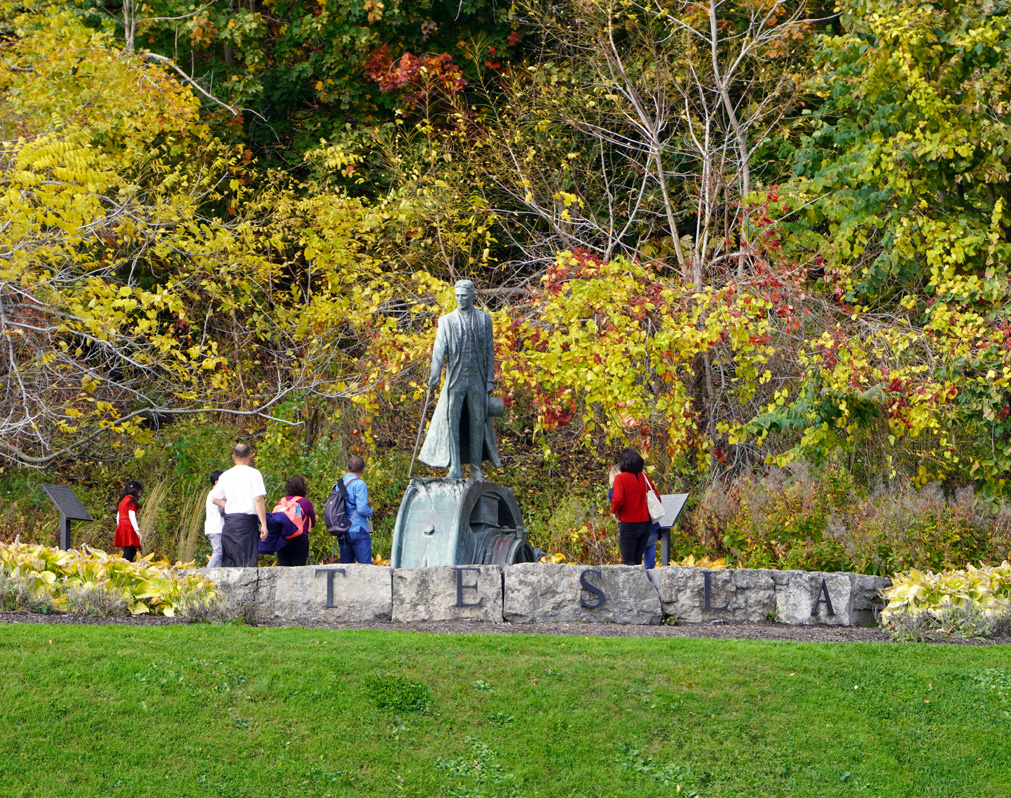 Around Niagara, Tesla statue