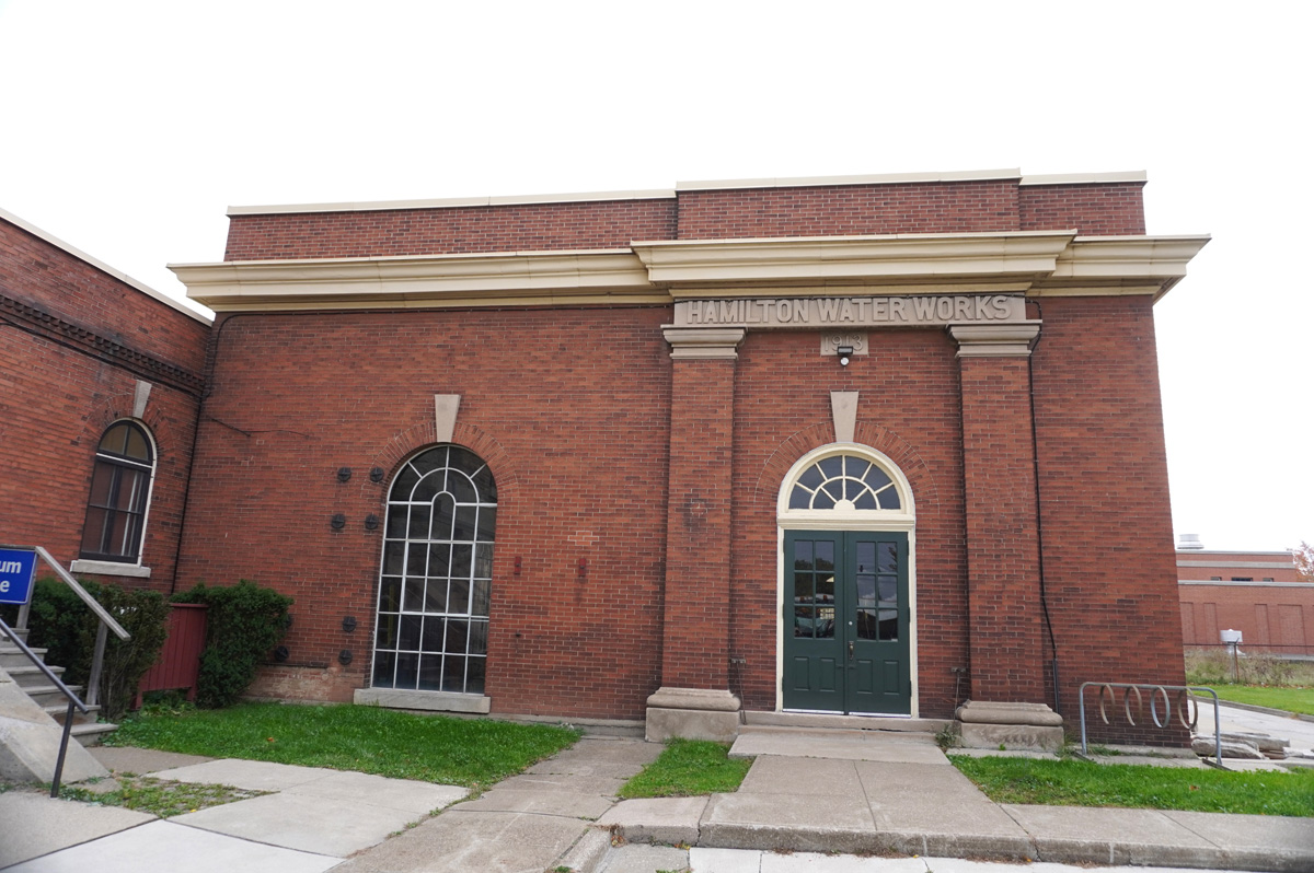 Hamilton, Station House No. 4 It acquires three extra stories in the TV images!