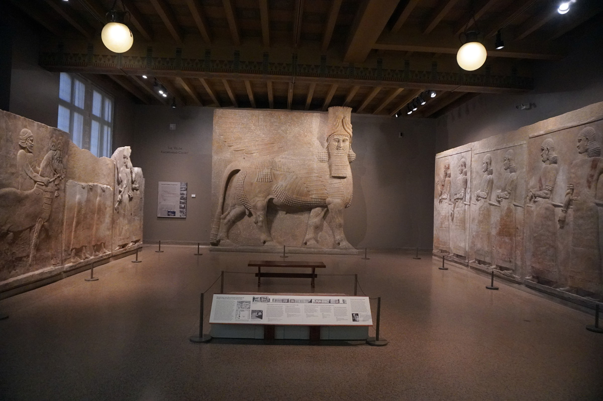 Chicago: Oriental Institute Museum, Assyrian statue and reliefs