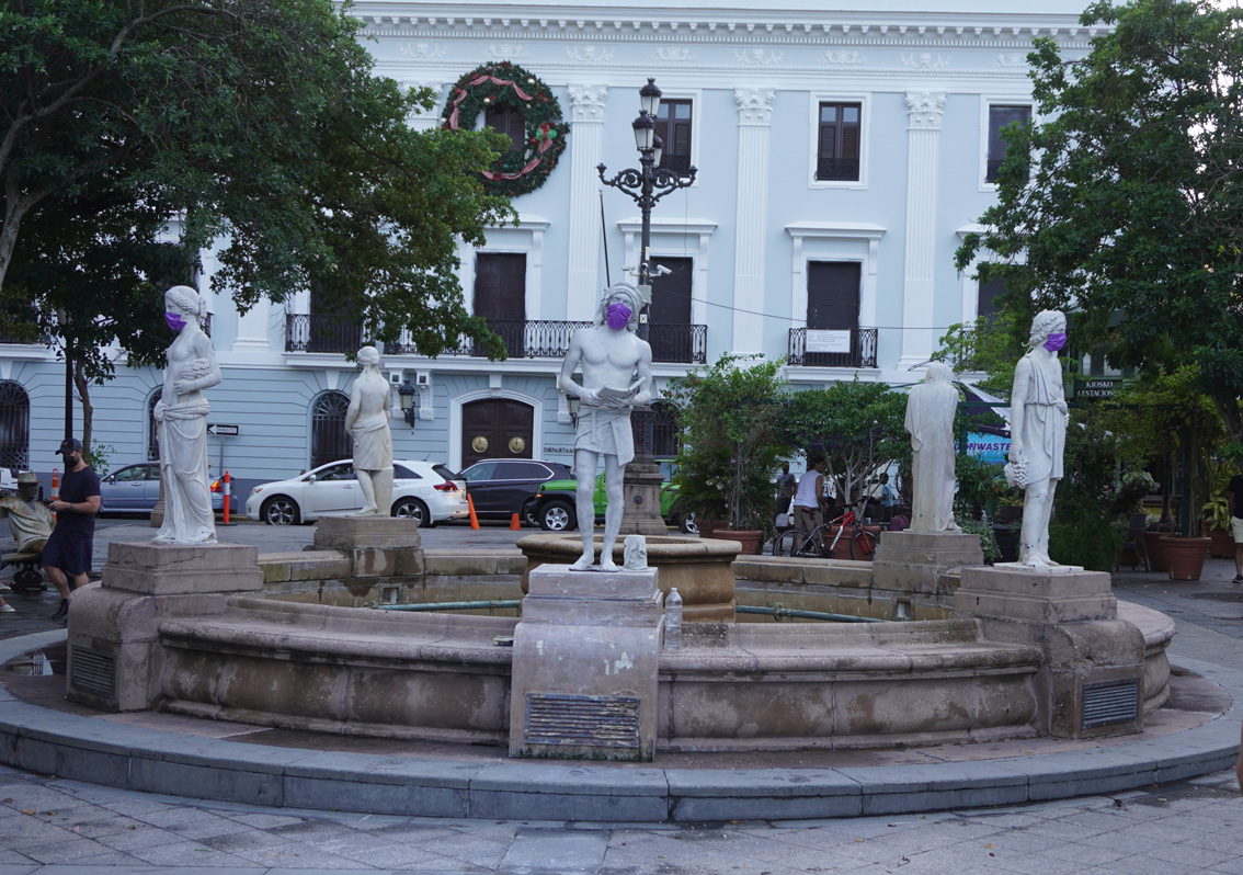 San Juan (Puerto Rico), Fountain The "statue" directly ahead is a real human