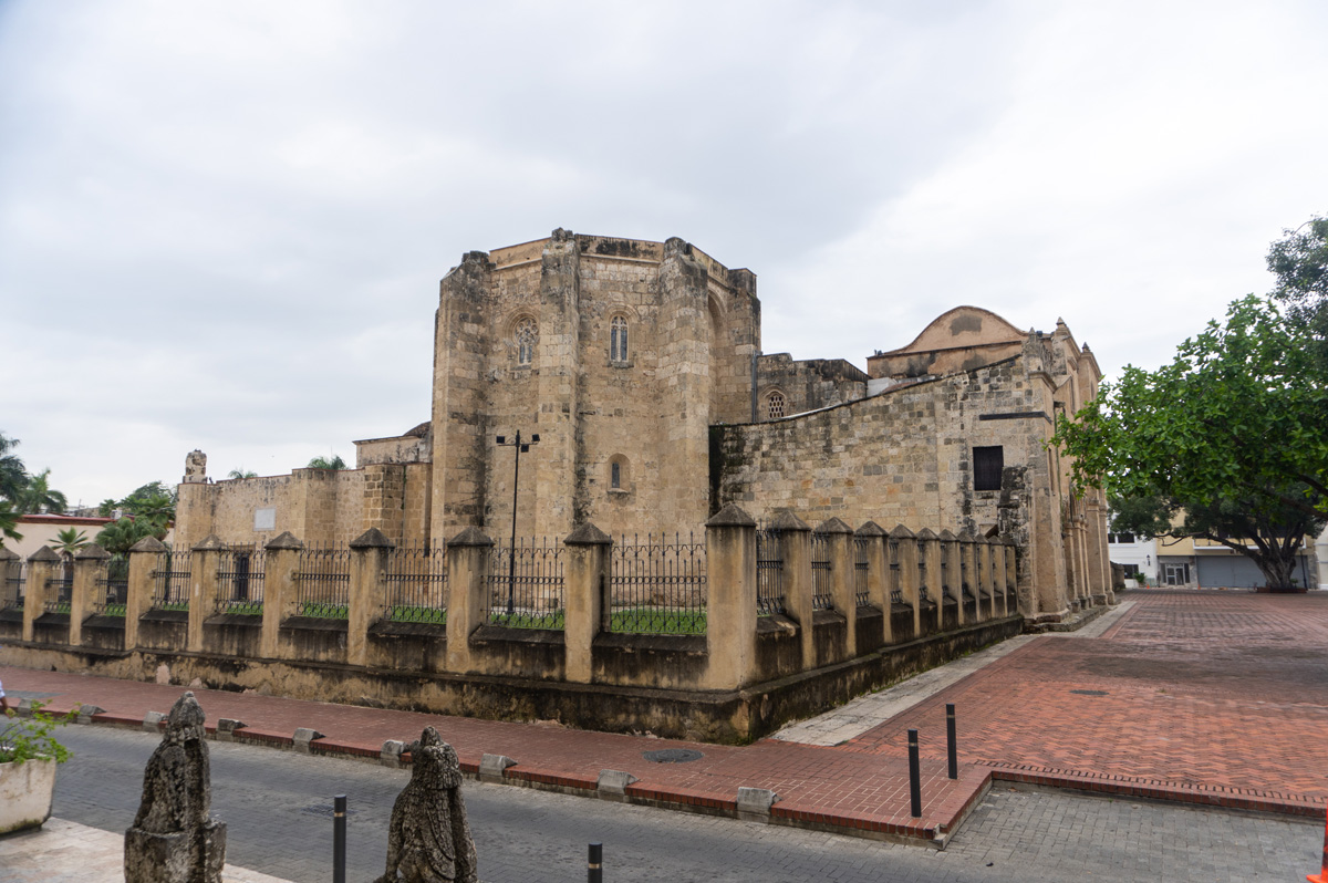 Santo Domingo (Dominican Republic), Cathedral, oddly stumpy rear view