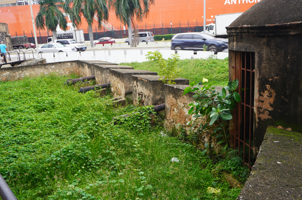 Santo Domingo (Dominican Republic), Old  cannon, near sea level.