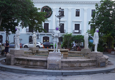 Fountain The "statue" directly ahead is a real human, San Juan (Puerto Rico), 2020 Caribbean (Winter)