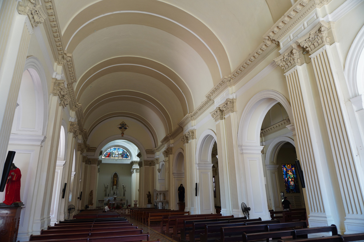 Nicaragua: Granada, Iglesia La Merced interior