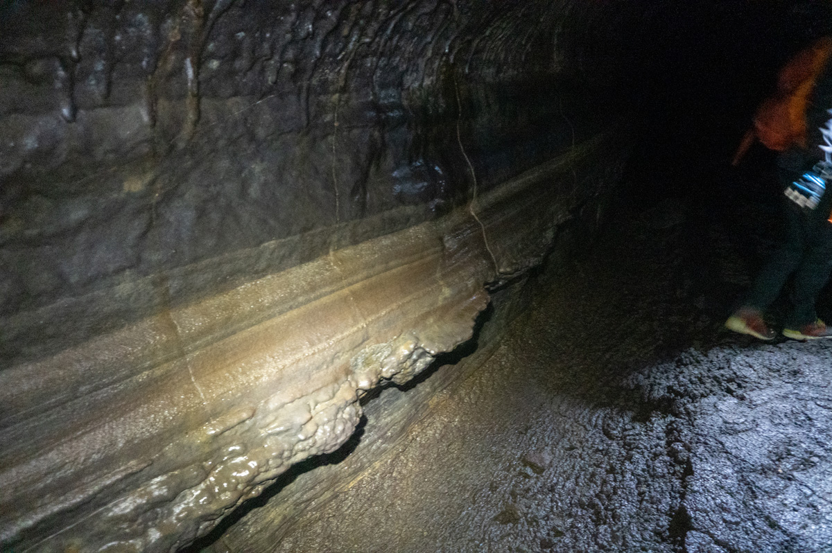 Leiðarendi Lava Tubes, Different colors of cooling lava