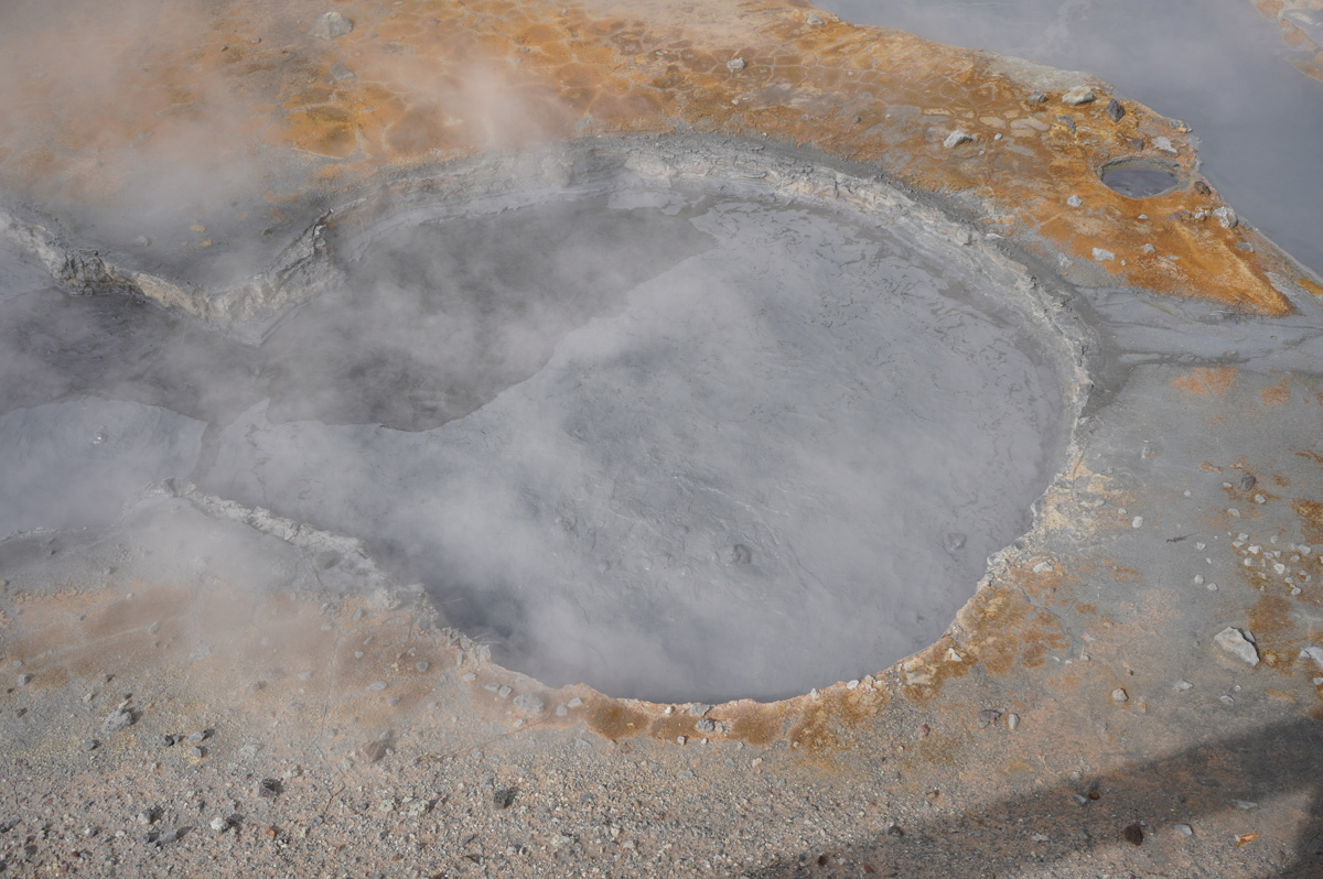 Reykjanes Peninsula, A bubbling mud pool