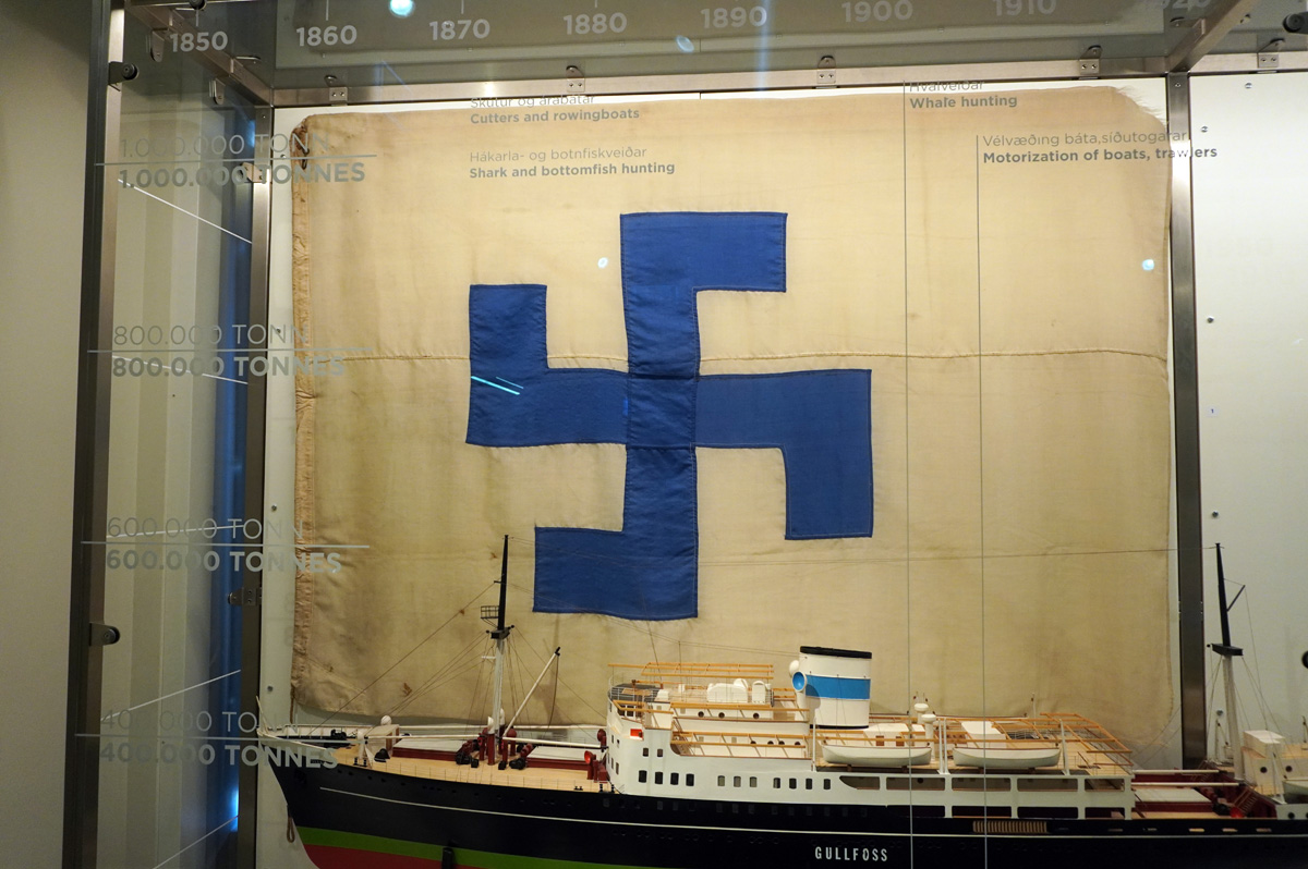 Reykjavik Maritime Museum, Eimskipafélag Íslands hf. (Icelandic Steamship Co.) Flag (1914-1990)
