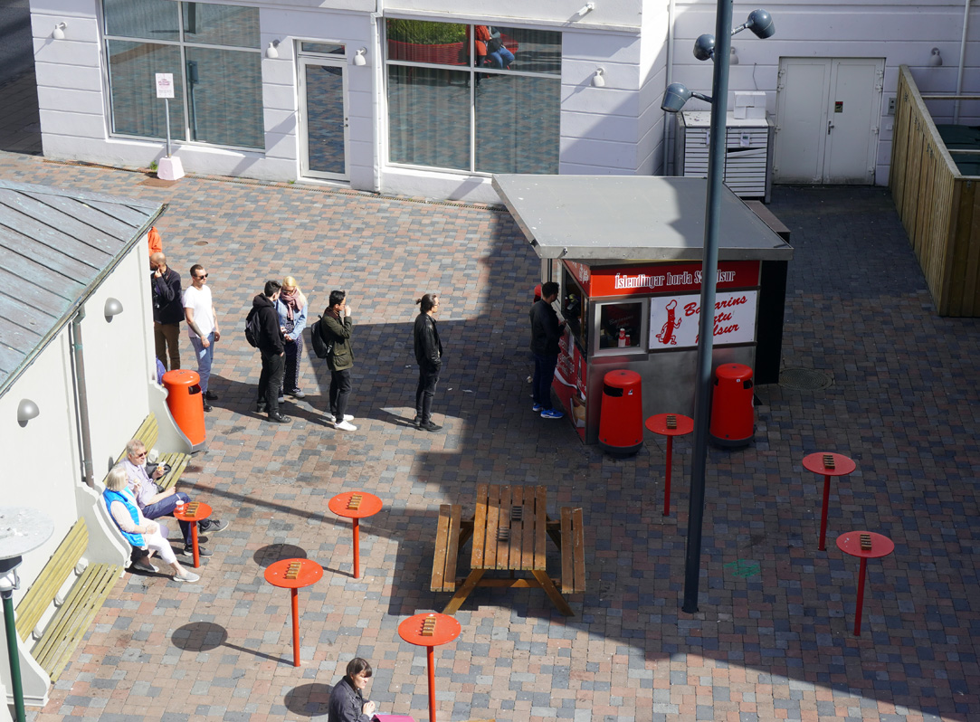 Reykjavik Food, Bæjarins Beztu Pylsur: Famous hot dog stand Visited by Bill Clinton in 2004