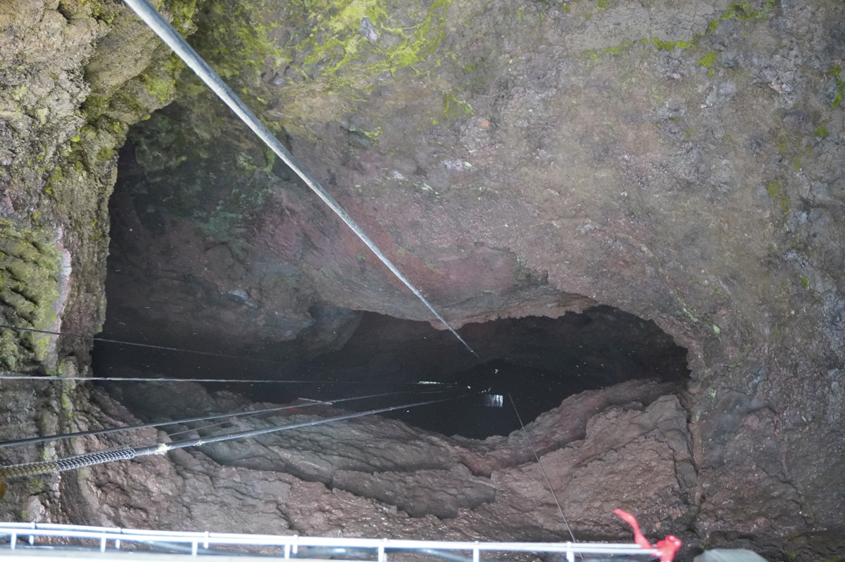 Þríhnúkagígur - Inside the Volcano, Looking down...