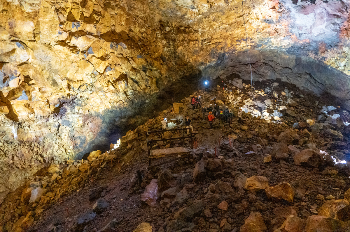 Þríhnúkagígur - Inside the Volcano, Down on the cavern floor