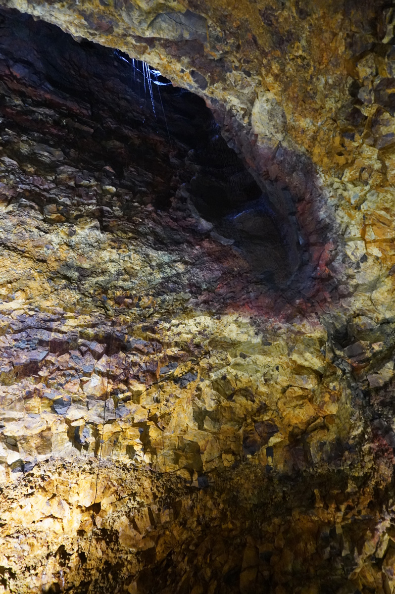 Þríhnúkagígur - Inside the Volcano, Looking up...