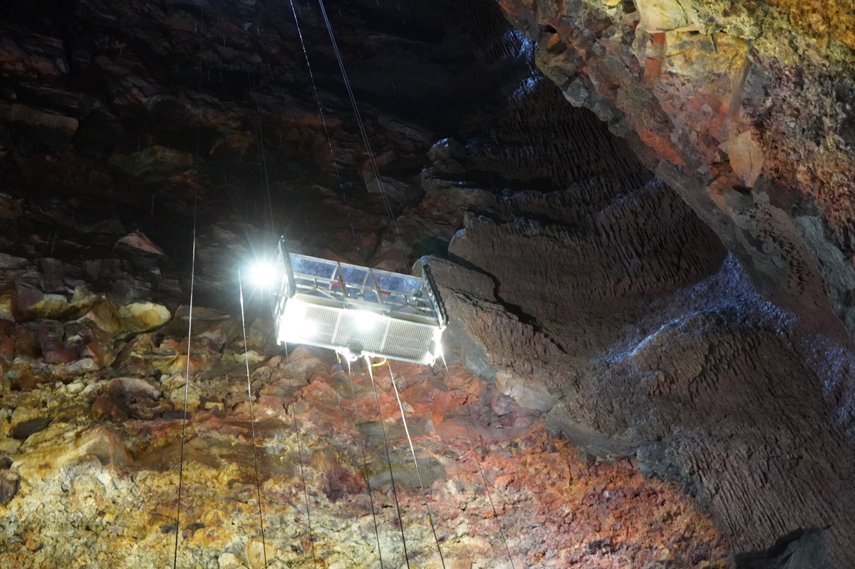 Þríhnúkagígur - Inside the Volcano