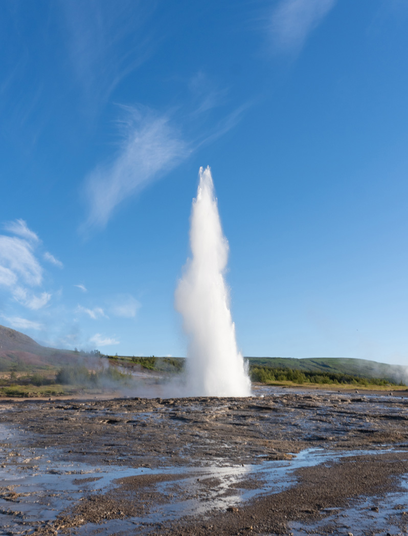 Geysir Area, Strokkur: an early morning blast