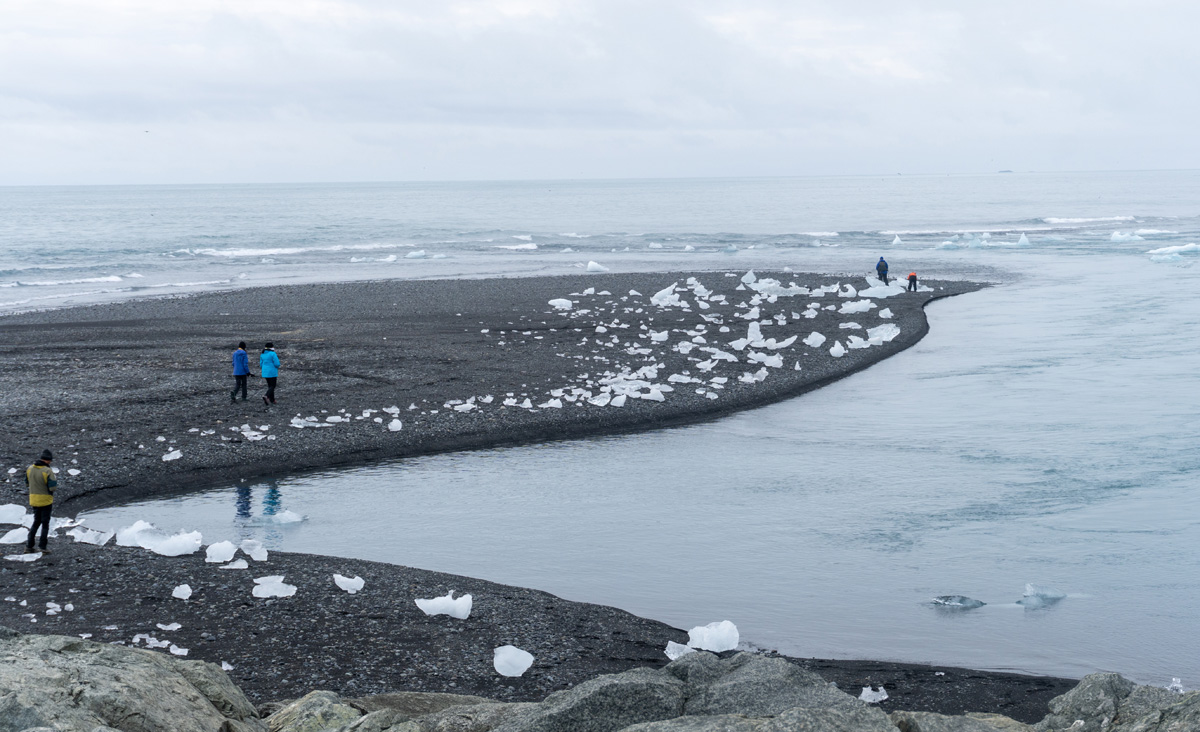 Glacial lakes, Jökulsárlón: "Diamond Beach" outside lagoon