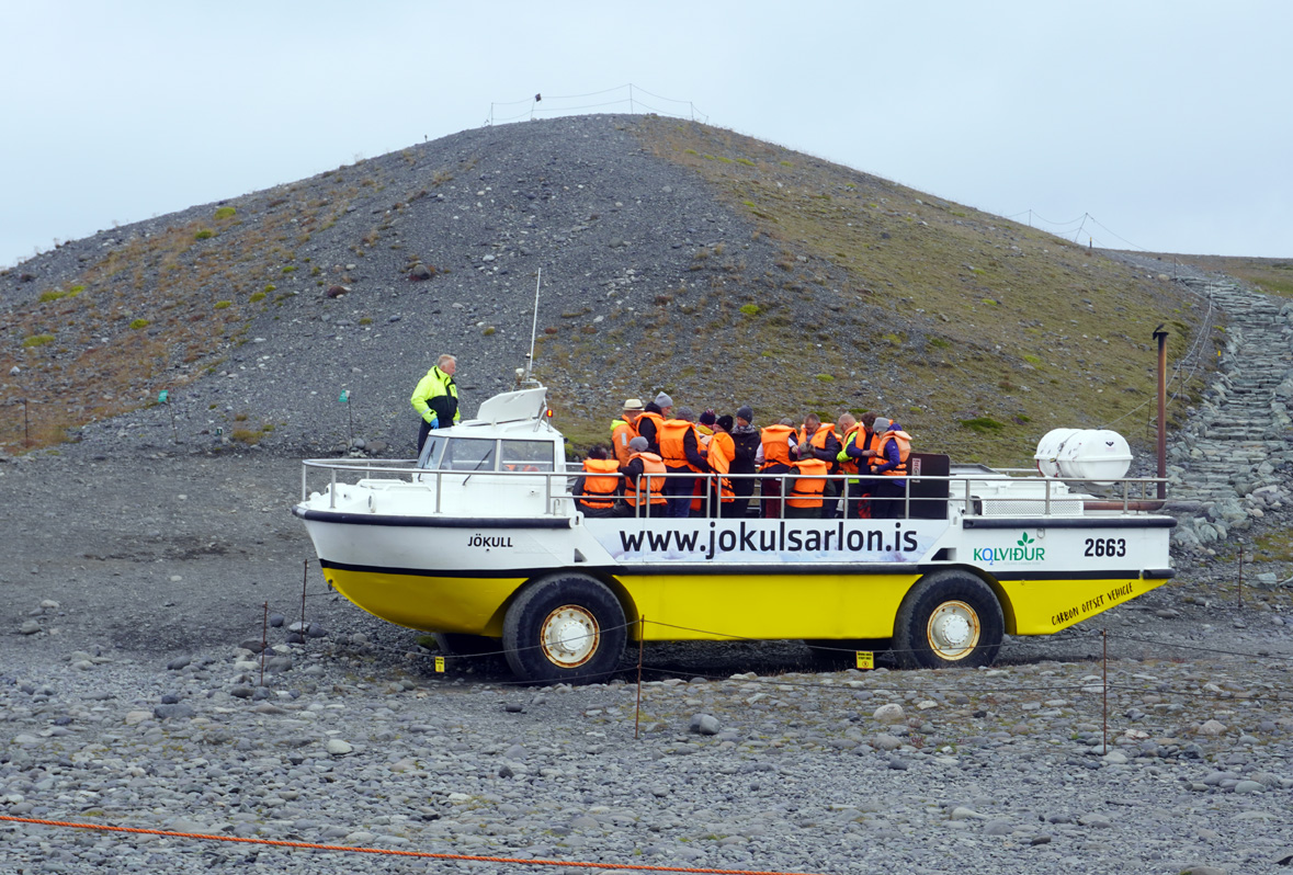Glacial lakes, Jökulsárlón amphibious boat