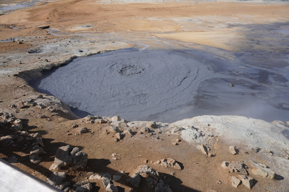 Hverir Hot Springs, Bubbling mud pool