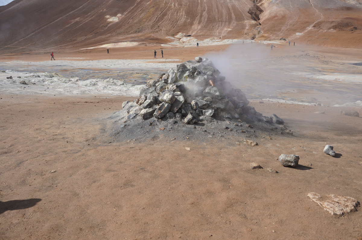 Hverir Hot Springs, Smoking sulphur mound