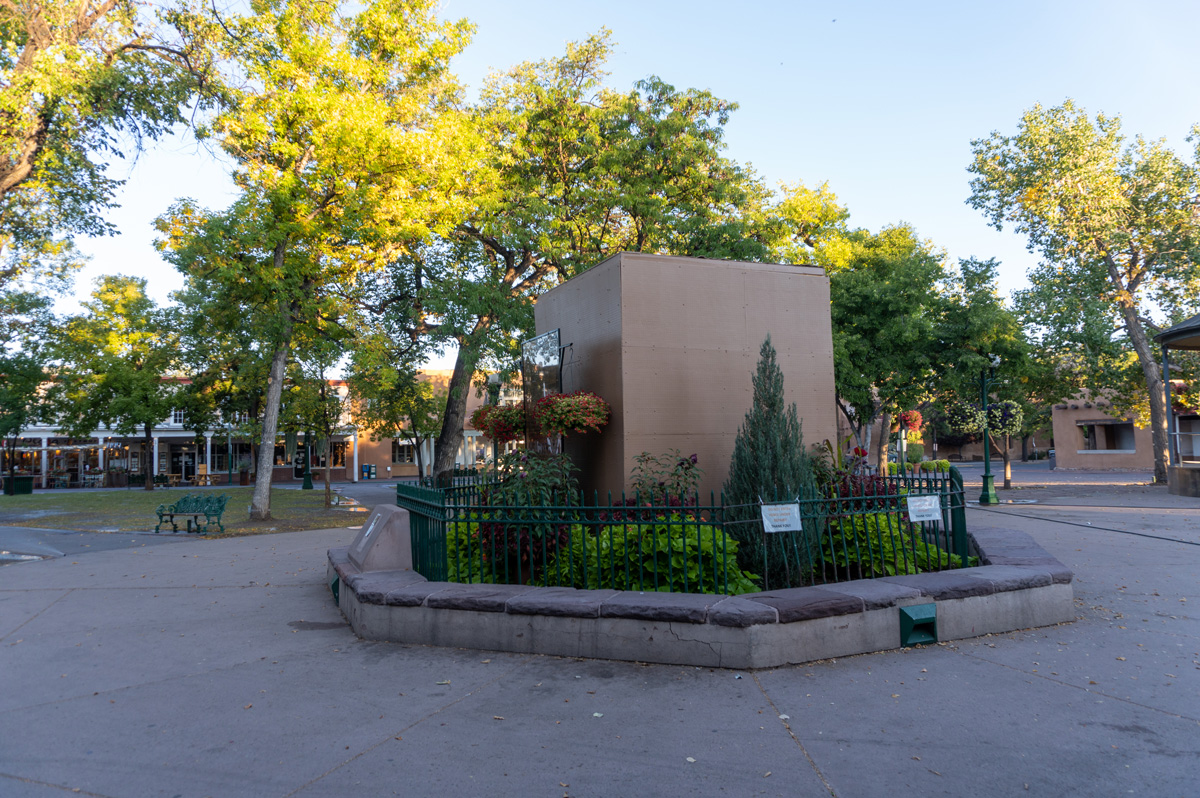 Santa Fe, Empty Plinth of Soldier Monument