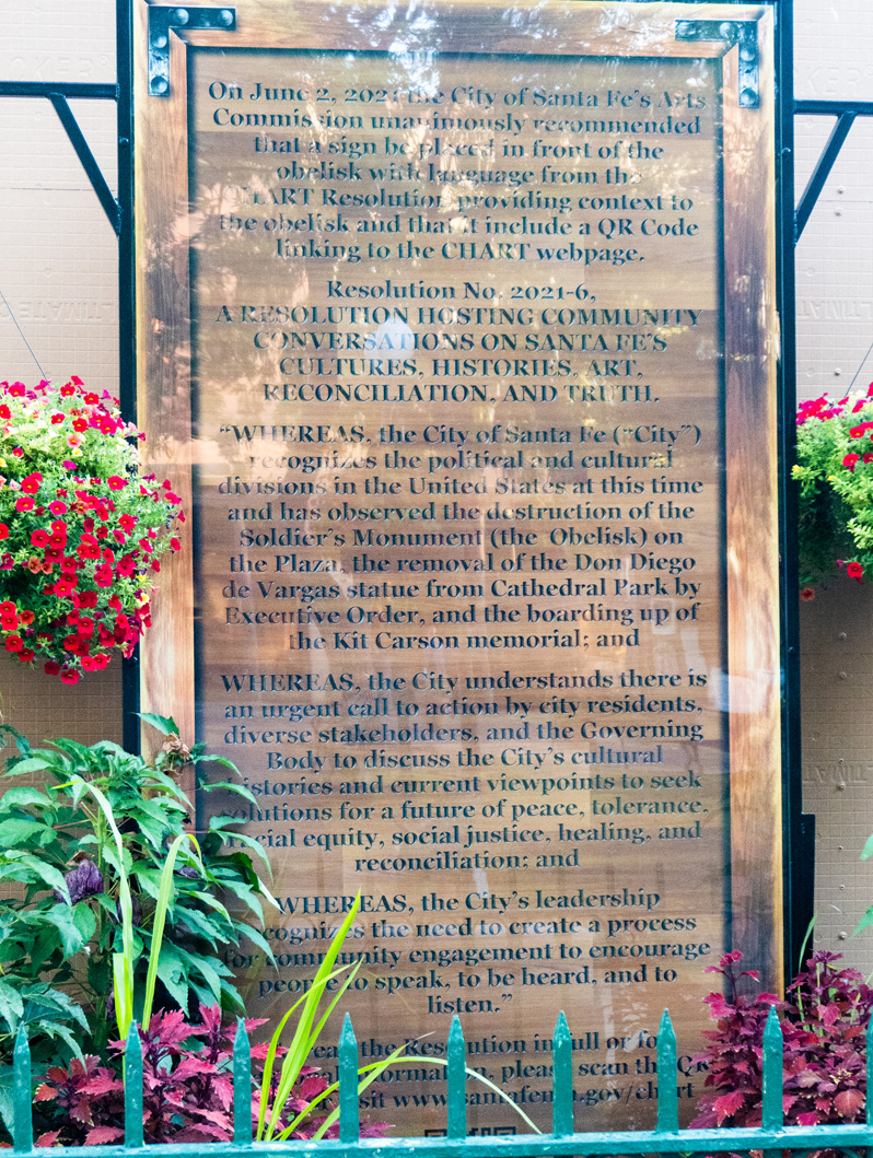 Santa Fe, Notice on Empty Plinth