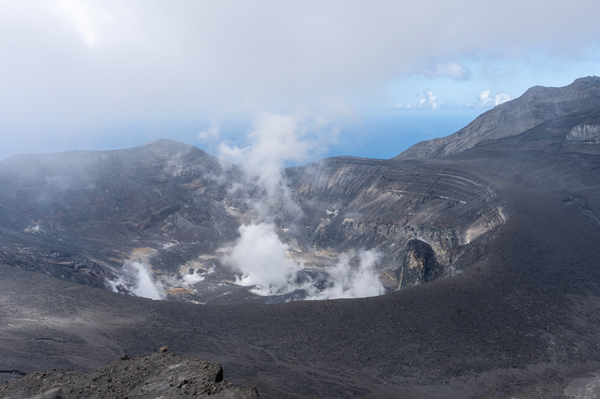 St Vincent: La Soufrière, La Soufrière inner crater: A clear moment
