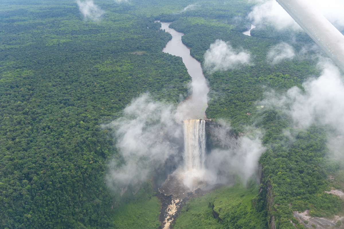 Guyana: Kaieteur Falls, Incoming view of Kaieteur Falls