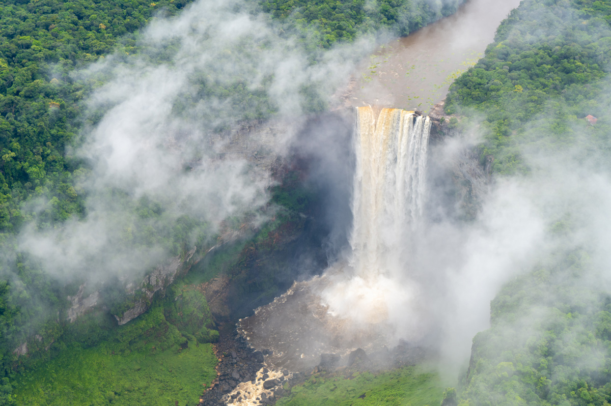 Guyana: Kaieteur Falls, Incoming view of Kaieteur Falls