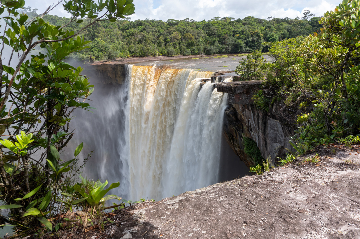 Guyana: Kaieteur Falls, A safe and timid view
