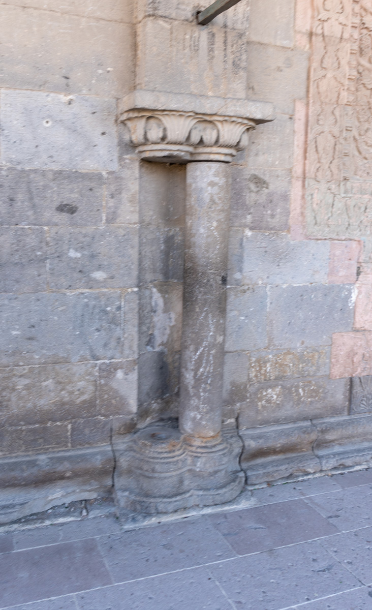 Derinkuyu old Greek Church, Pillar which can be turned by hand, like a prayer wheel.