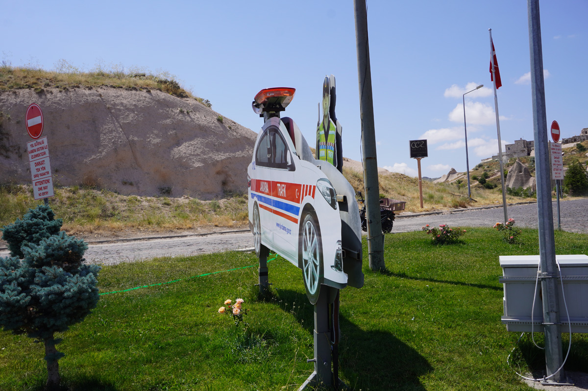 Uchisar Kalesi, Dumy Police car.