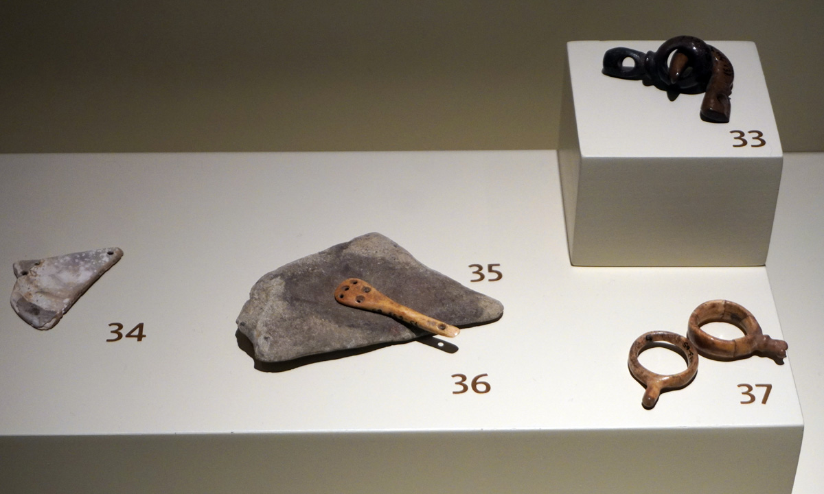 Museum of Anatolian Cilvilizations, Çatalhöyük artifacts Pendants (34,36), Rings (37), belt buckle (33)