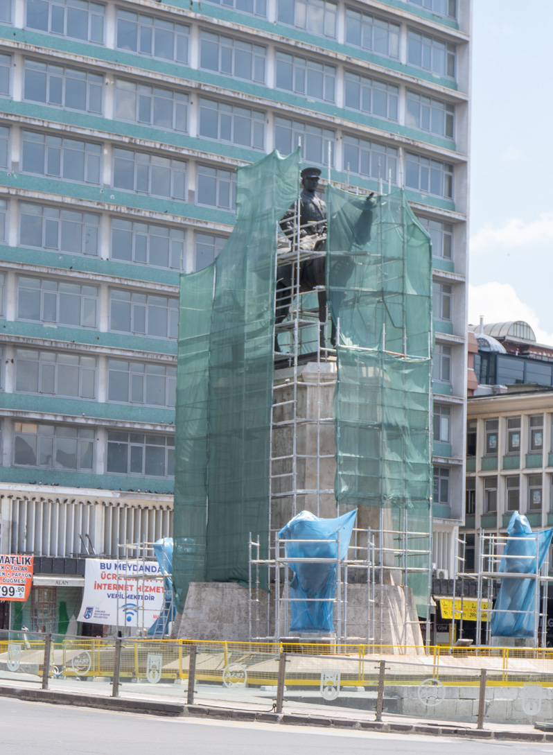 Ankara, Ataturk Statue, under rennovation