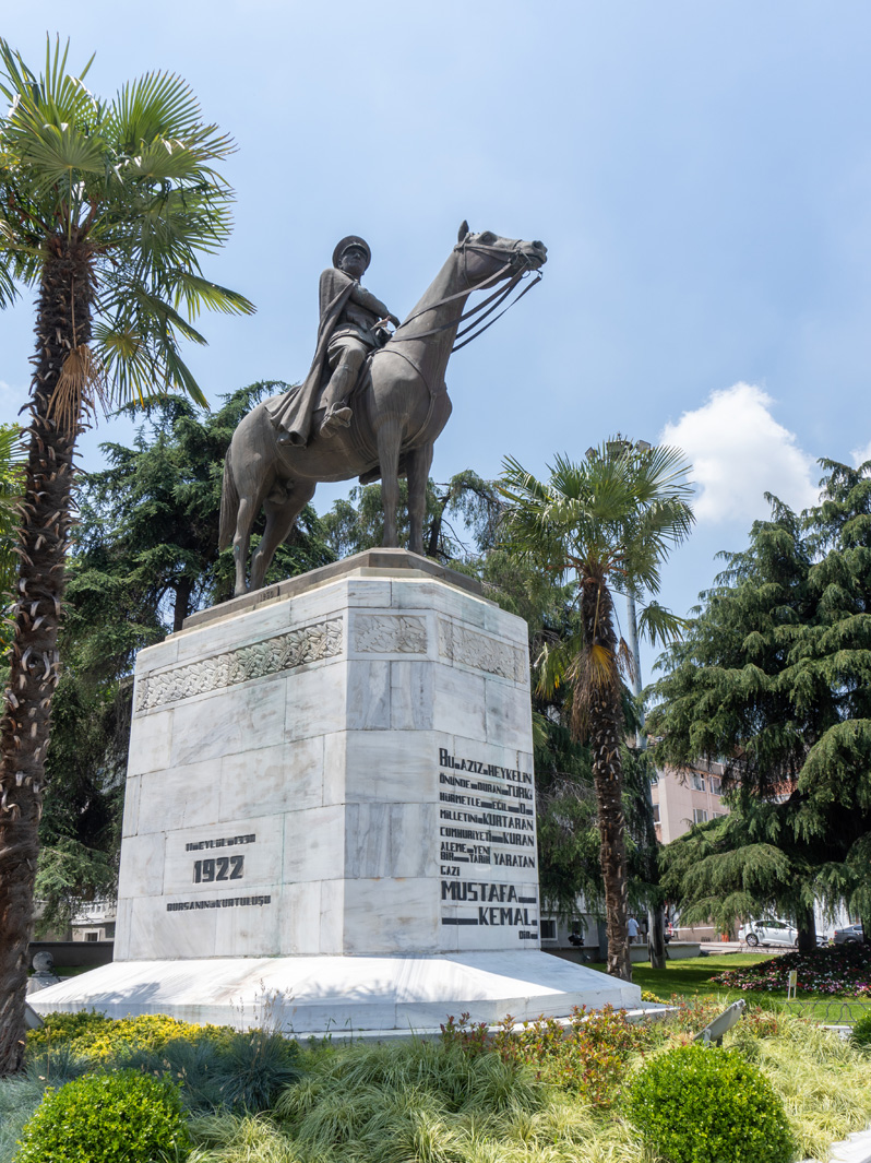 Bursa, Mustafa Kemal (Ataturk) statue