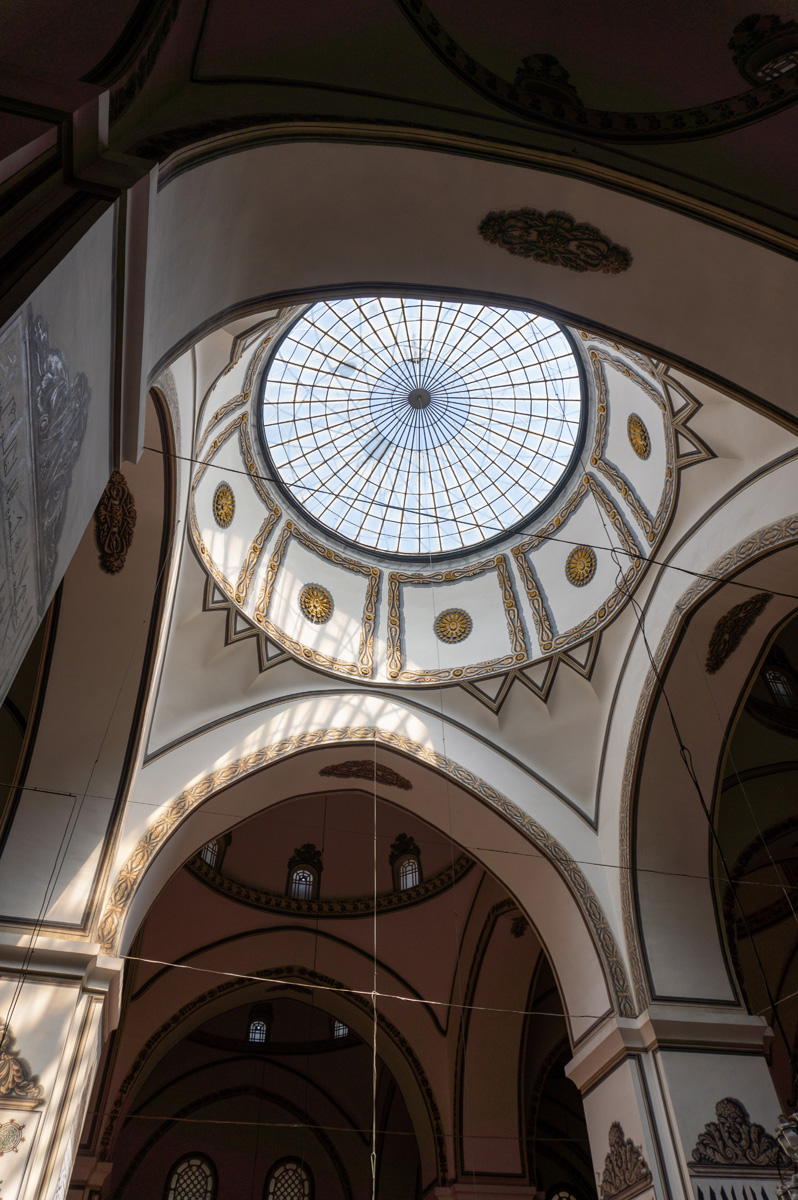 Grand Mosque of Bursa, Dome over central fountain