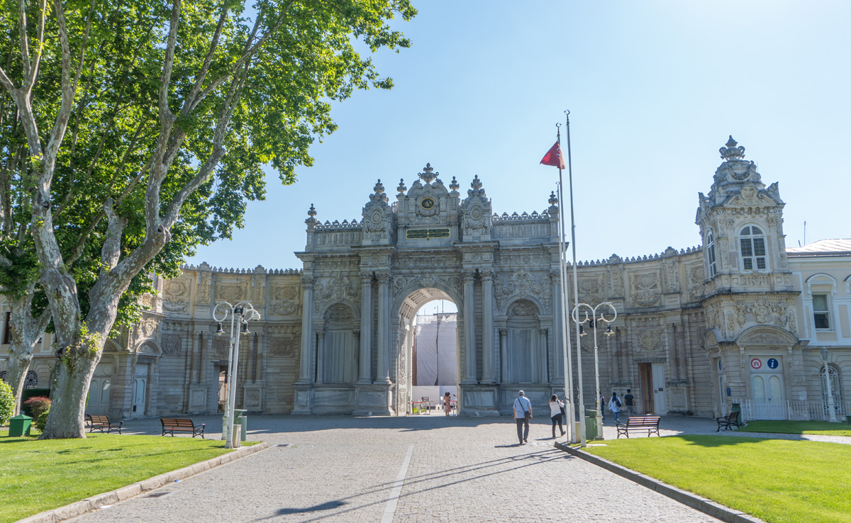 Dolmabahçe Palace, Dolmabahçe Palace Gate