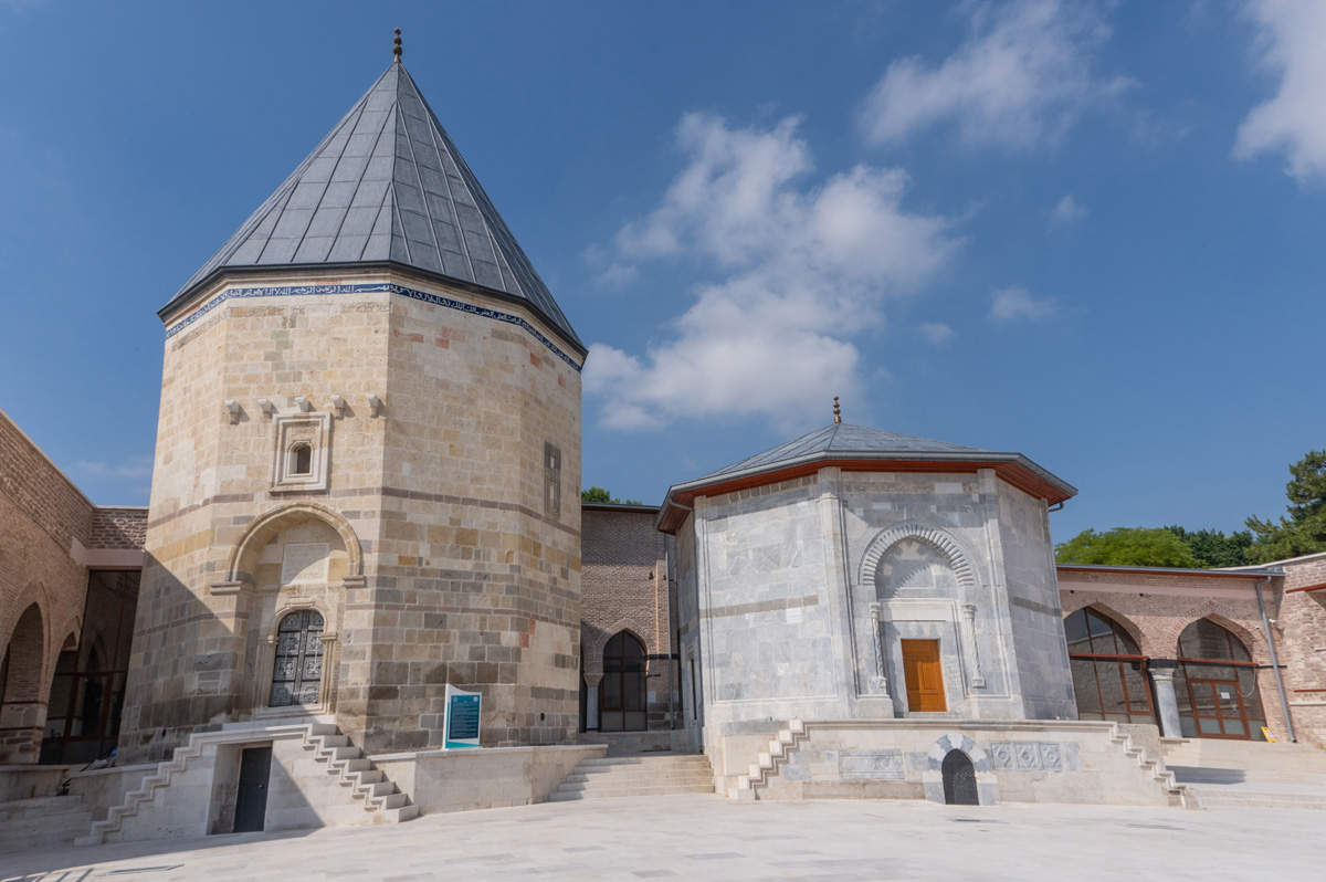 Konya, Decahedral Seljuk tombs