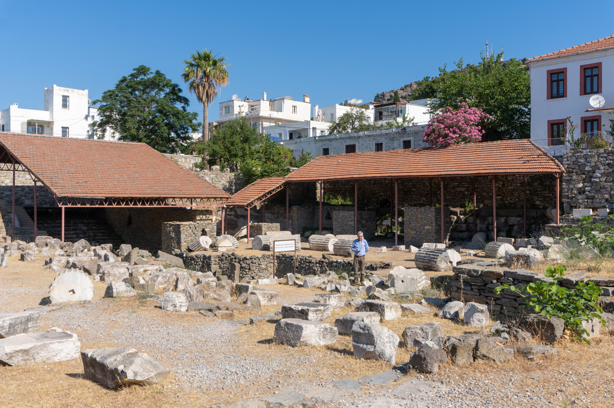 The Mausoleum at Halicarnassus, Graham at The Mausoleum
