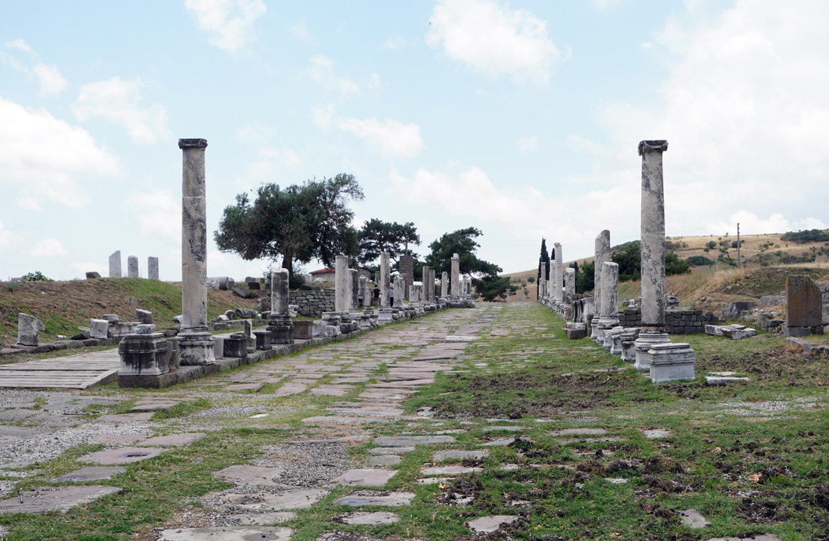 Asklepion, Via Tecta (entrance avenue)