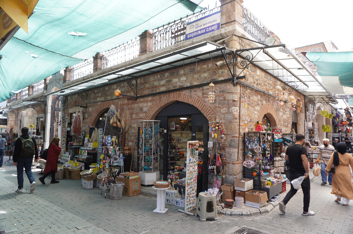 Around Izmir, Kemeraltı Çarşısı market