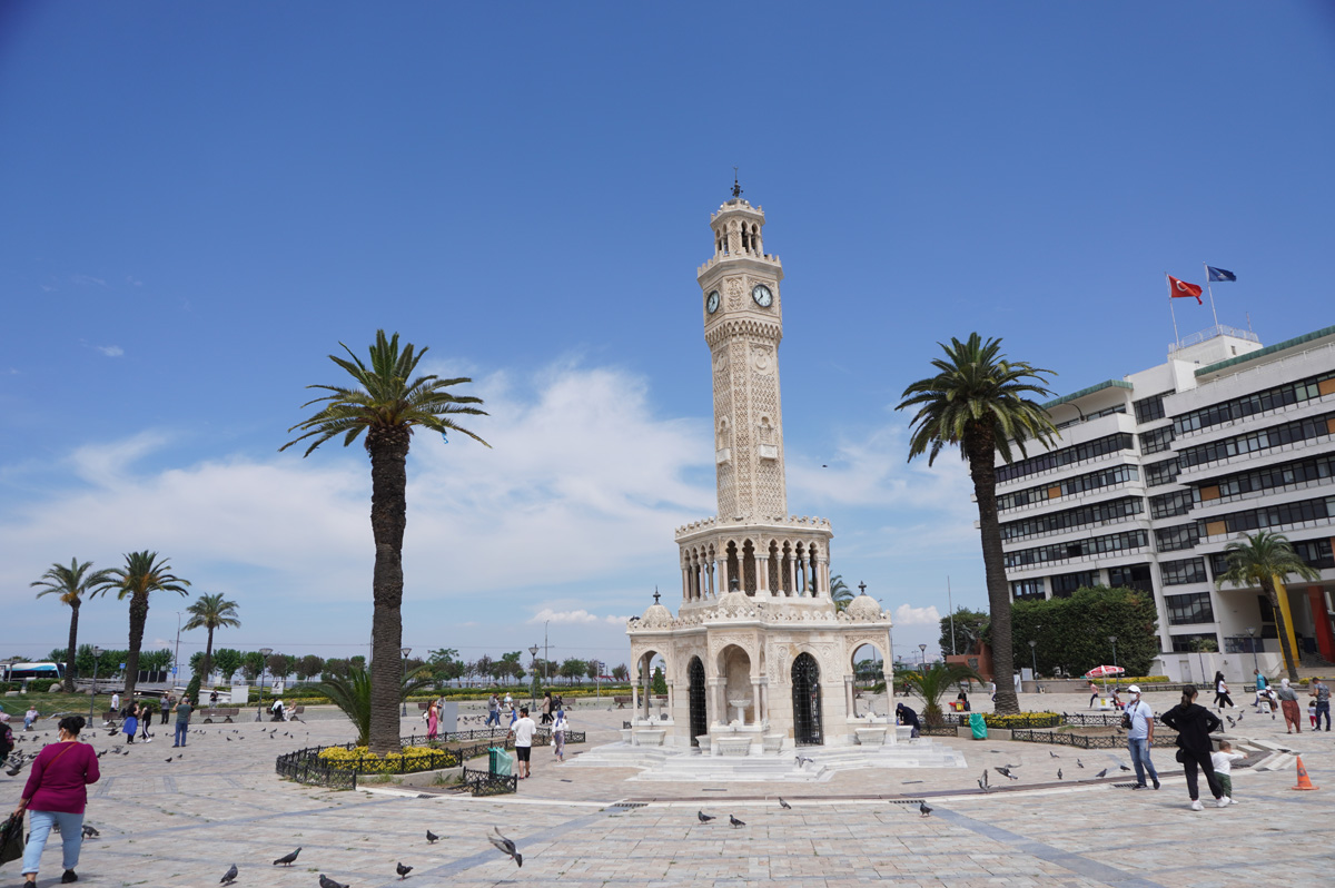 Around Izmir, Kona square