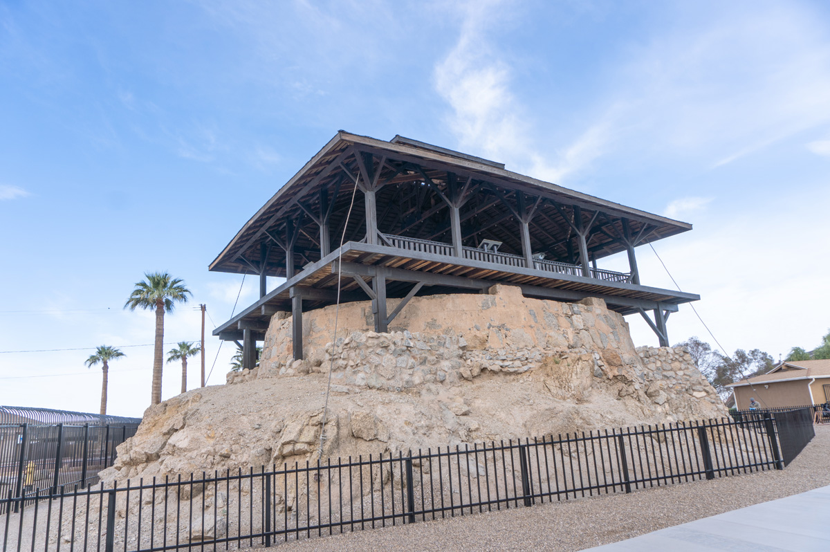 Yuma, Guard Tower, over granite water tank