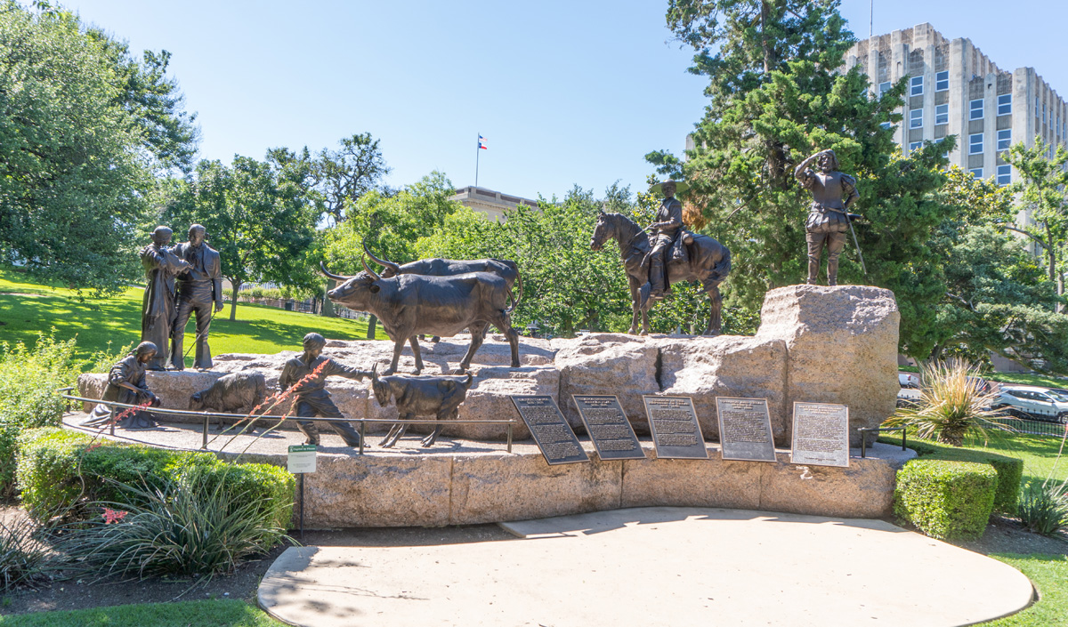 Texas State Capitol: Monuments and Memorials, Pioneers monument