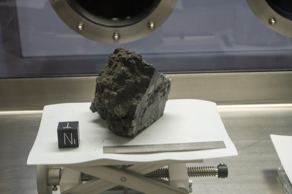 Houston Space Center, Lunar breccia