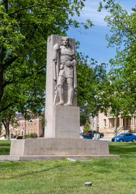 Ozona: Davy Crockett statue, Texas May 2021