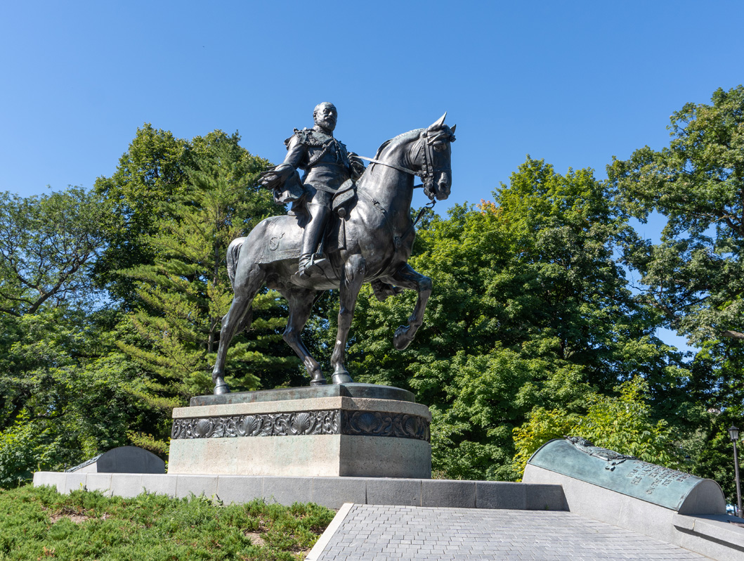 Toronto, Equestrian statue of Edward VII Moved here from Delhi in 1969