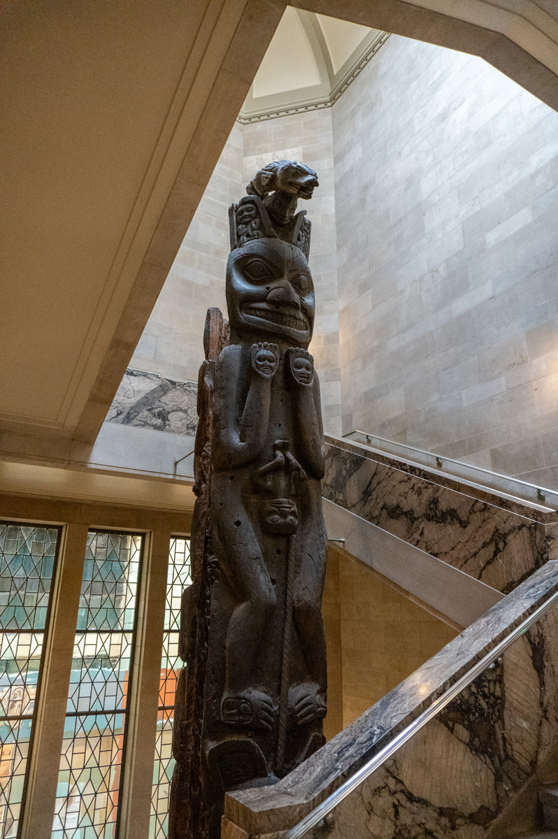 Royal Ontario Museum, Totem Pole top