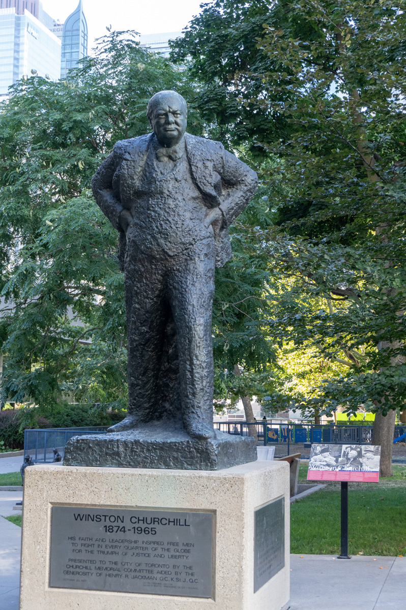 Toronto, Churchill Statue