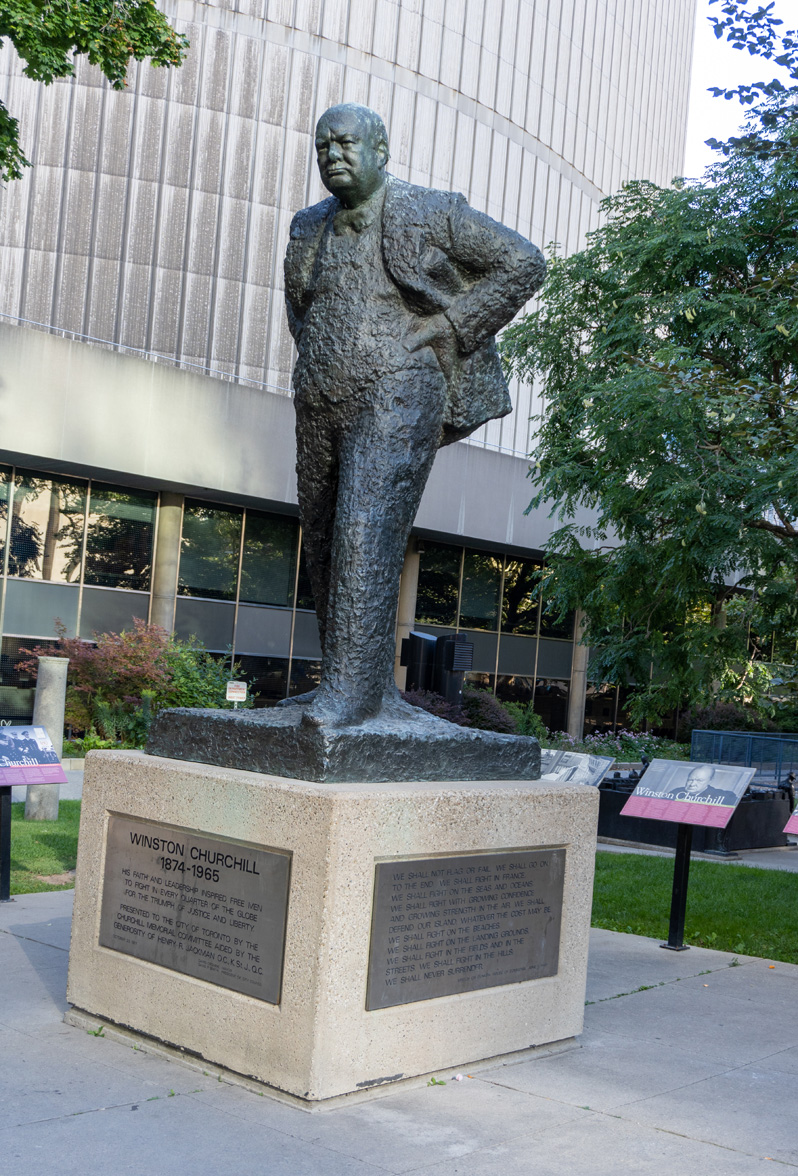 Toronto, Churchill Statue